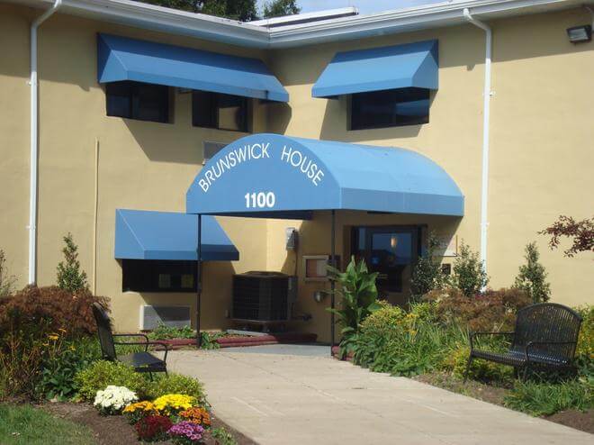 The exterior front of Brunswick House Apartments